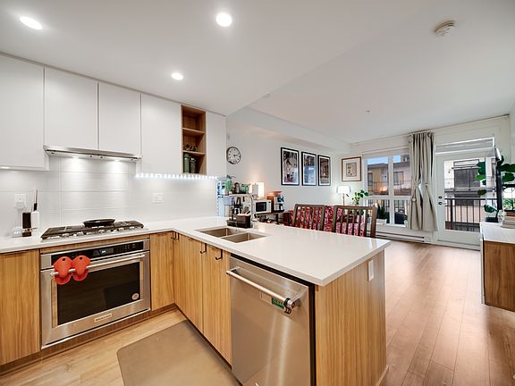3rd image of 750 Dogwood St #511