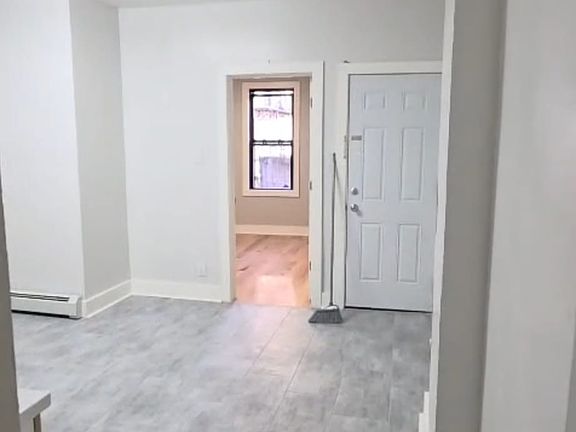 4th image of 691 Summer Ave APT 1