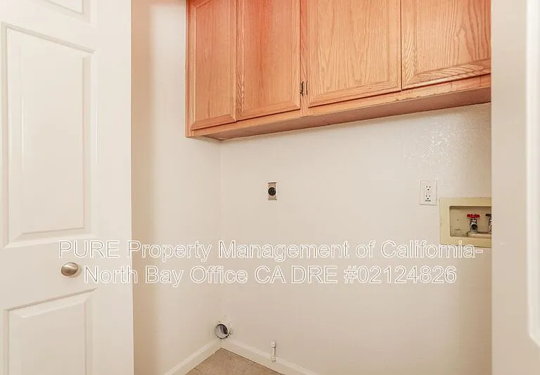 8 Voss Park Cir — Photo 16