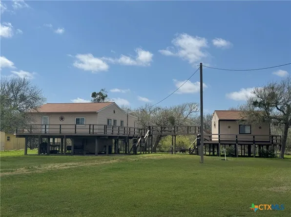 295 Guadalupe River Dr, Tivoli, TX 77990