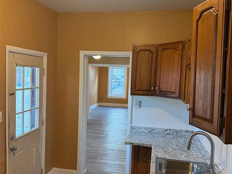 917 Center St — Photo 20