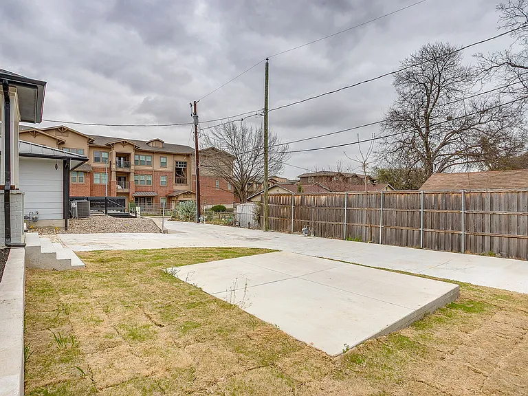 2705 Gordon Ave — Photo 35