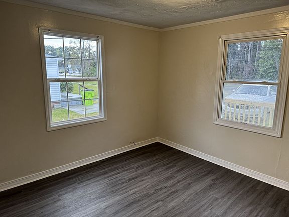 3rd image of 305 Miller Blvd