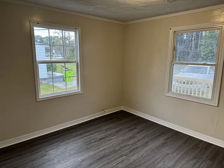 305 Miller Blvd — Photo 3