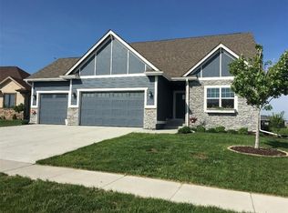 2600 NW Springbrooke Dr, Grimes, IA 50111