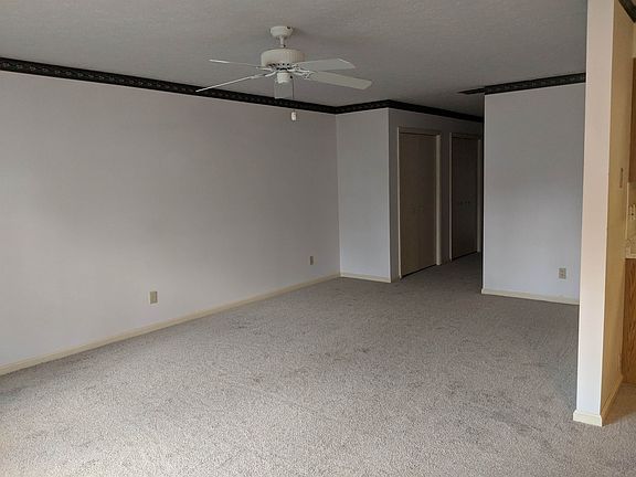 2nd image of 928 Avalon Dr