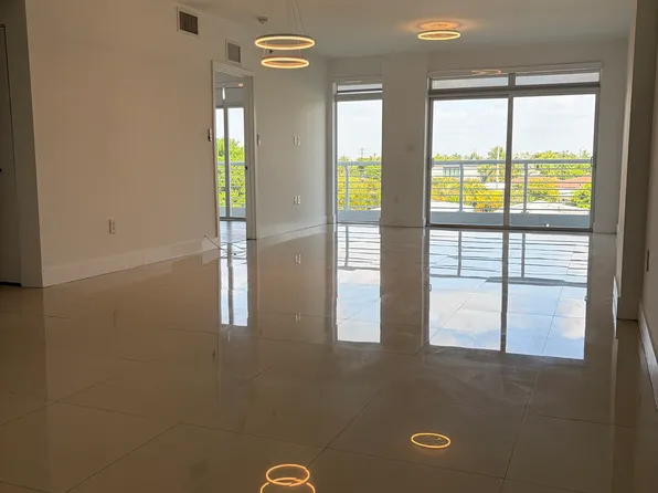 7700 Tatum Waterway Dr #302, Miami Beach, FL 33141