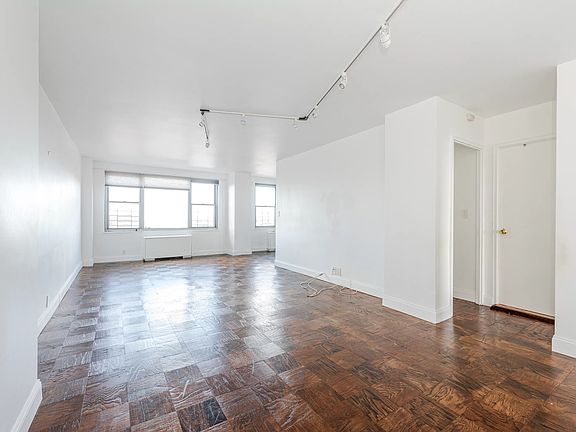 3rd image of 70-25 Yellowstone Blvd #22N