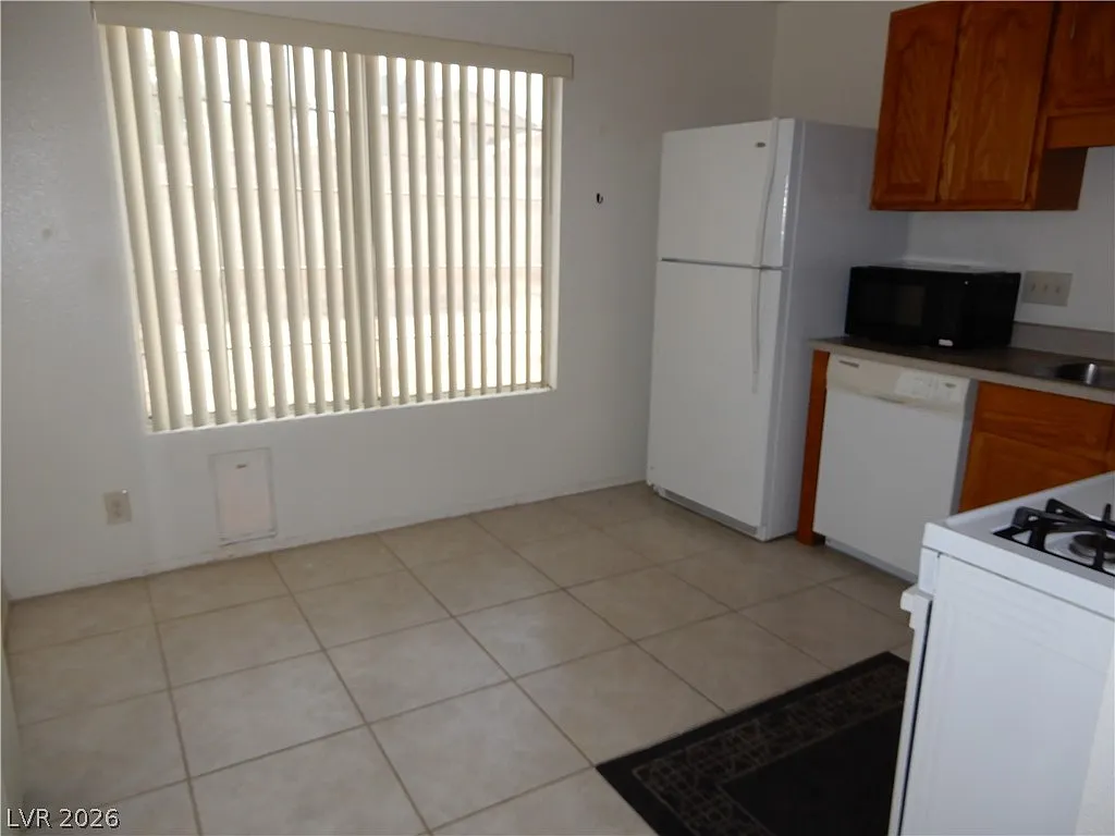 2 bed, 2.0 bath, 1024 sqft, $1,600 — Photo 4