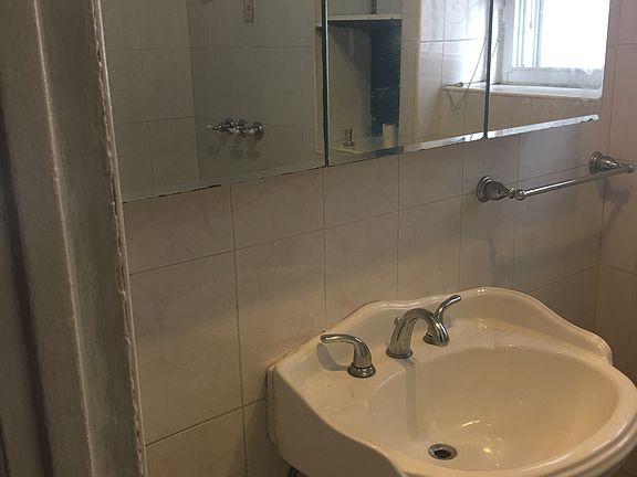 3rd image of 8742 165th St