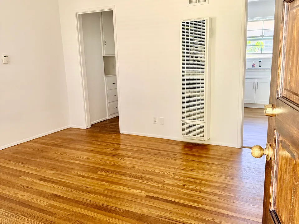 4210 Cahuenga Blvd #3