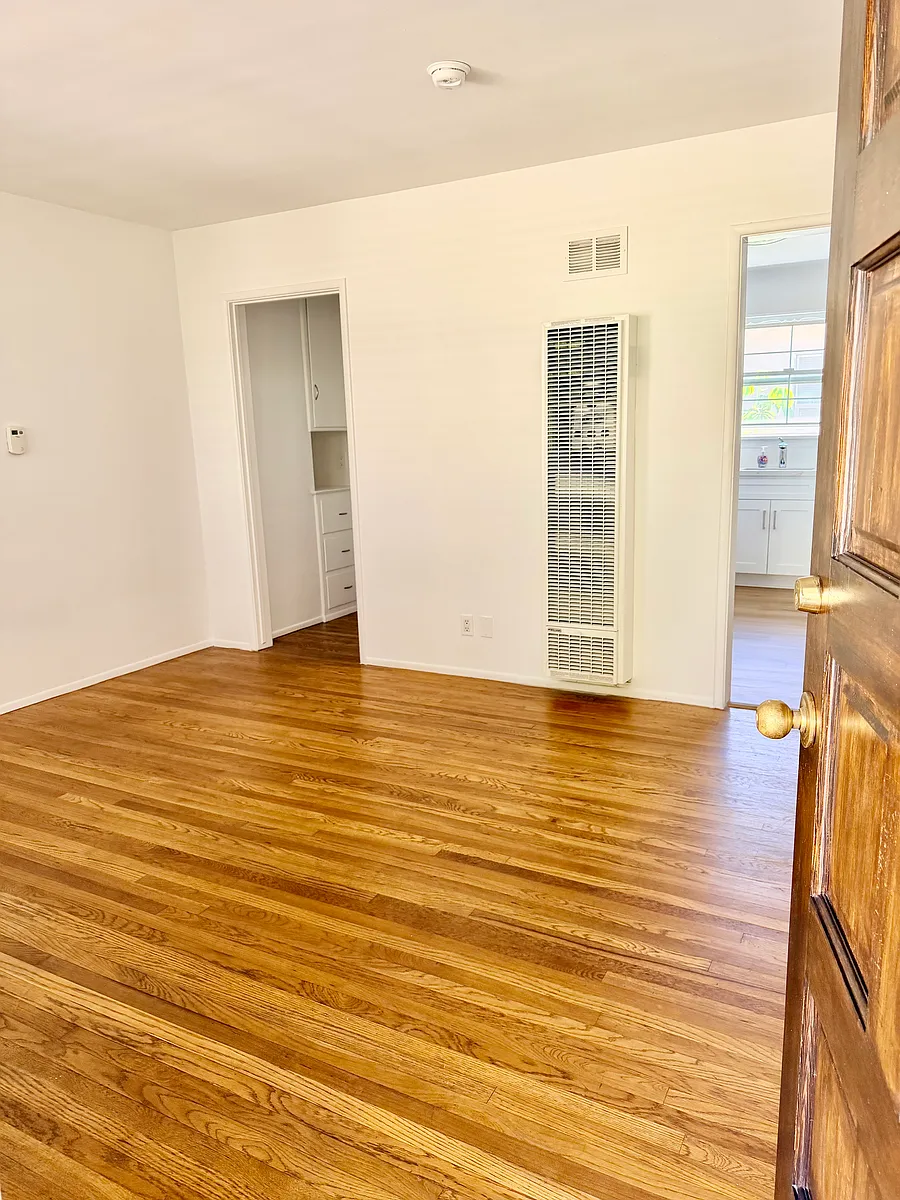 Building Photo - 4210 Cahuenga Blvd #3