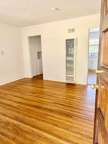 4210 Cahuenga Blvd #3 Photo 1 4210 Cahuenga Blvd #3 Photo 1