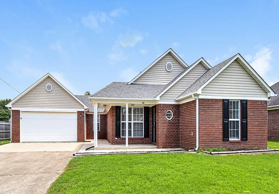 122 Royal Oaks Dr