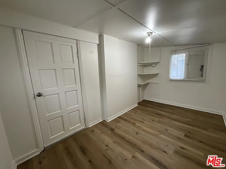 828 E 6th St — Photo 9