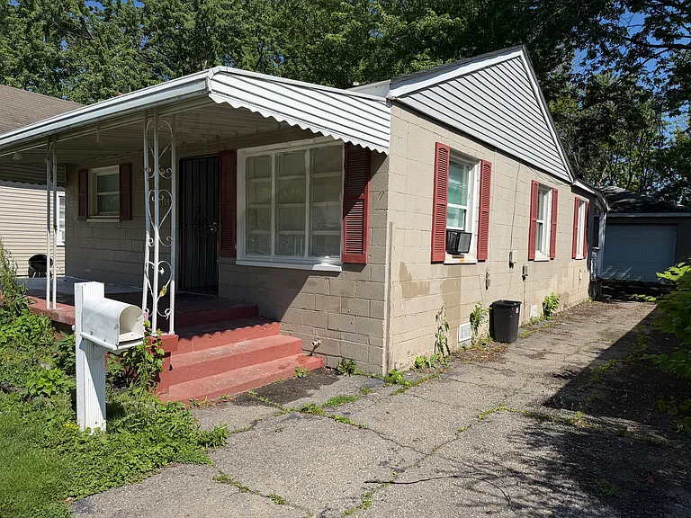 13121 Saint Andrews Ave — Photo 2