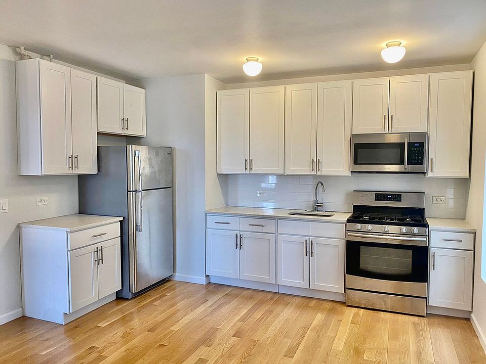 1st image of 399 Saint Johns Pl Floor 3