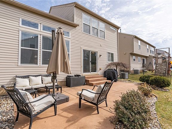 5th image of 552 Cornell Dr
