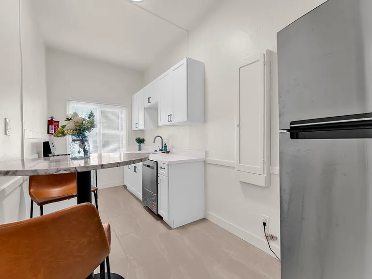2091 California Street — Photo 27