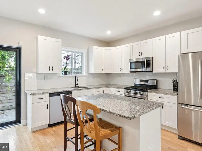 2211 Titan St — Photo 13