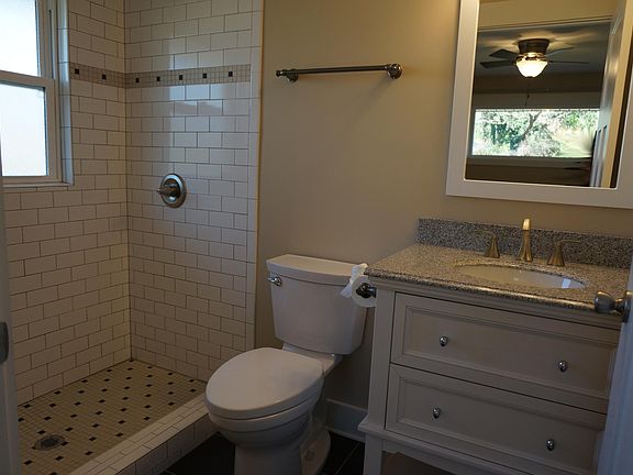 Master bathroom en suite