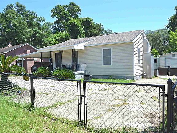 4th image of 39 Sandalwood St