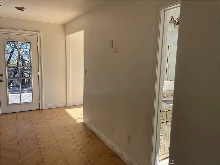 1412 Pine Heights Way — Photo 11