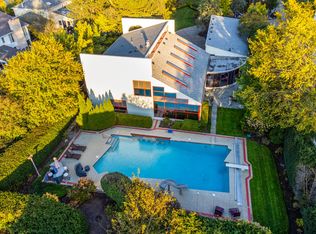 2100 Pfingsten Rd, Northbrook, IL 60062