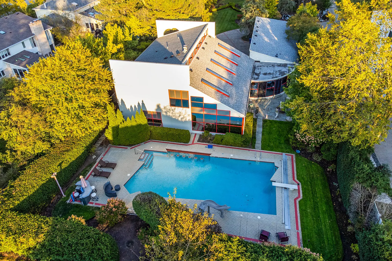 2100 Pfingsten Rd photo 1