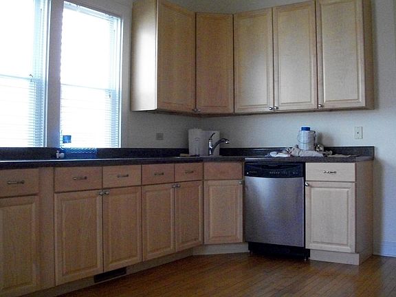 4th image of 1710 W Wellington Ave #1