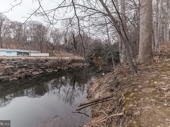 5915 Dawes Ave, Alexandria, VA 22311