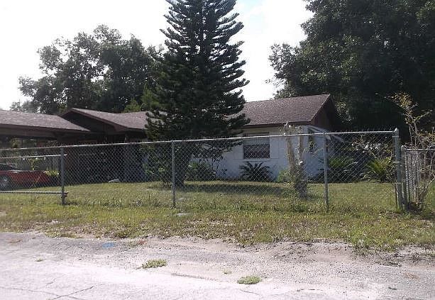 2nd image of 416 Jillson St