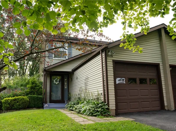 8234 Trevi Ln, Clay, NY 13041