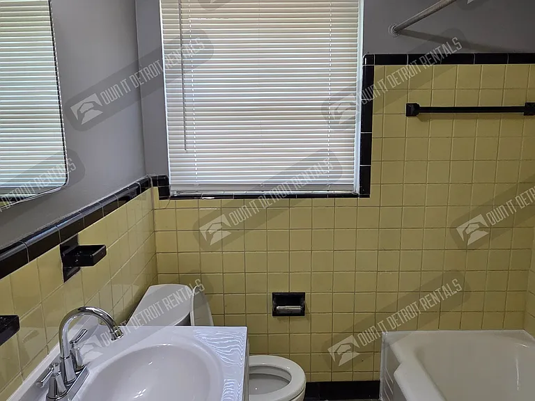 2944 Ewald Cir — Photo 21