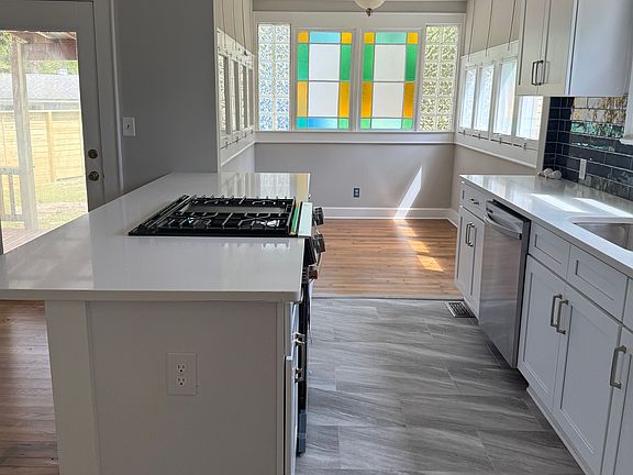 5th image of 313 Pine Grove Dr #1