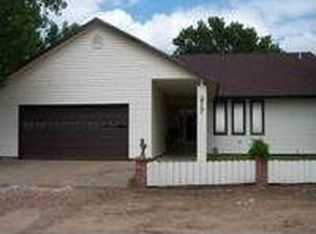 217 Country View Ln, Sterling, KS 67579
