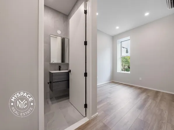 461 Myrtle Avenue image 12 of 13