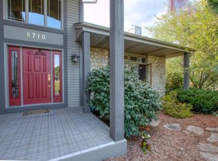 8710 Country View Ln, Burlington, WI 53105