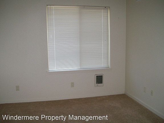 5th image of 1931 Melrose St APT 202