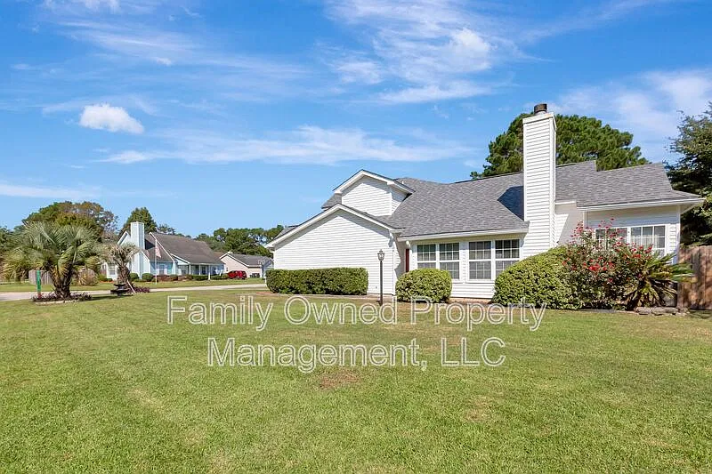 3 bed, 2.0 bath, 1350 sqft, $2,100 — Photo 4