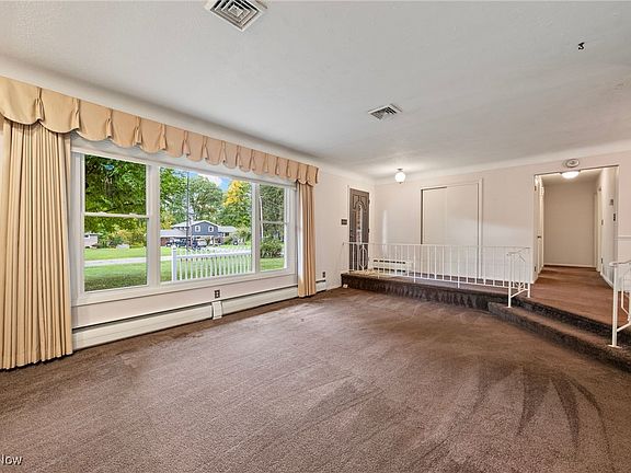 3rd image of 179 Lucy Ln