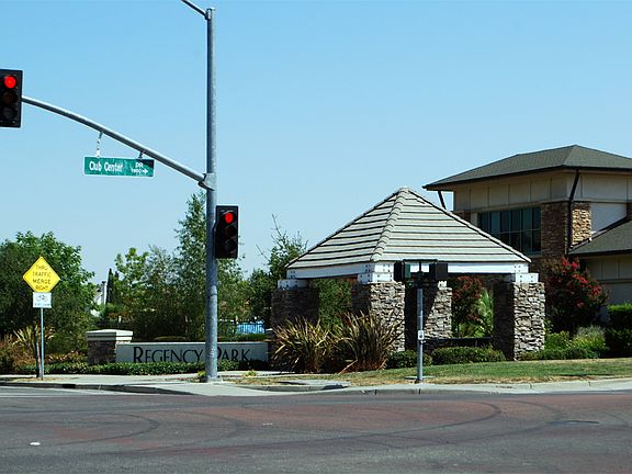 3rd image of 50 Regency Park Cir Unit 1102