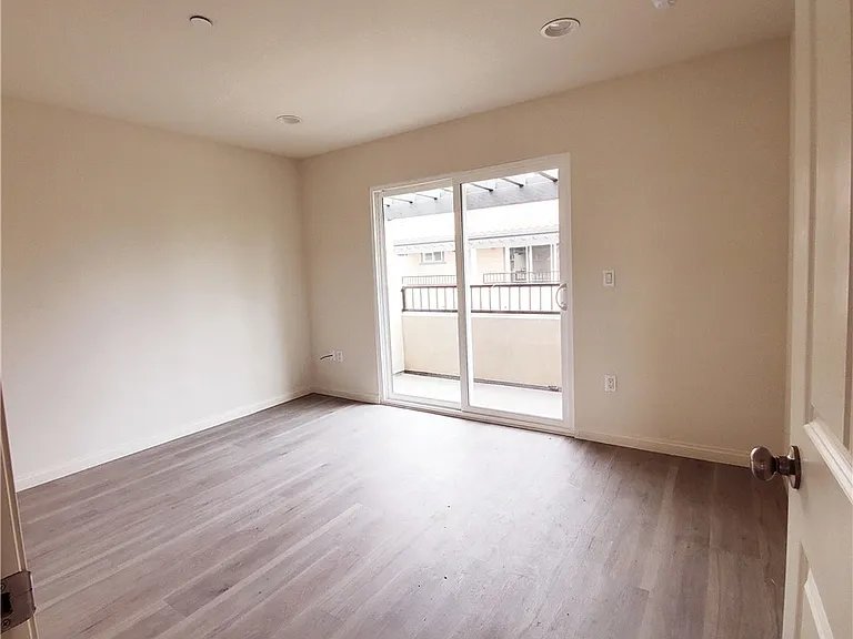 10341 Western Ave — Photo 13