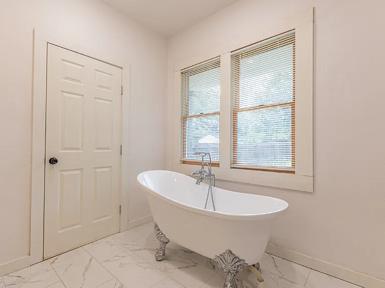 1010 Burnet St — Photo 27