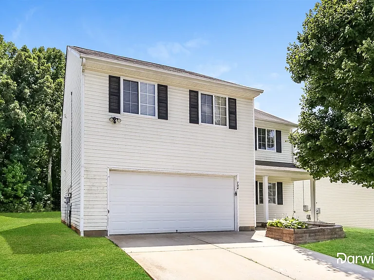 704 Sunmeadow Dr — Photo 2
