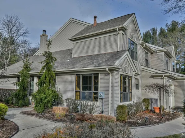 146 Moramarco Ct, Mahwah, NJ 07430