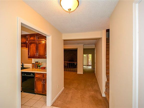 3rd image of 1616 Turnberry Ln SE