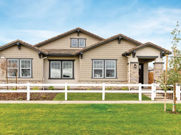 285 Huckleberry Ln S, Madera, CA 93636