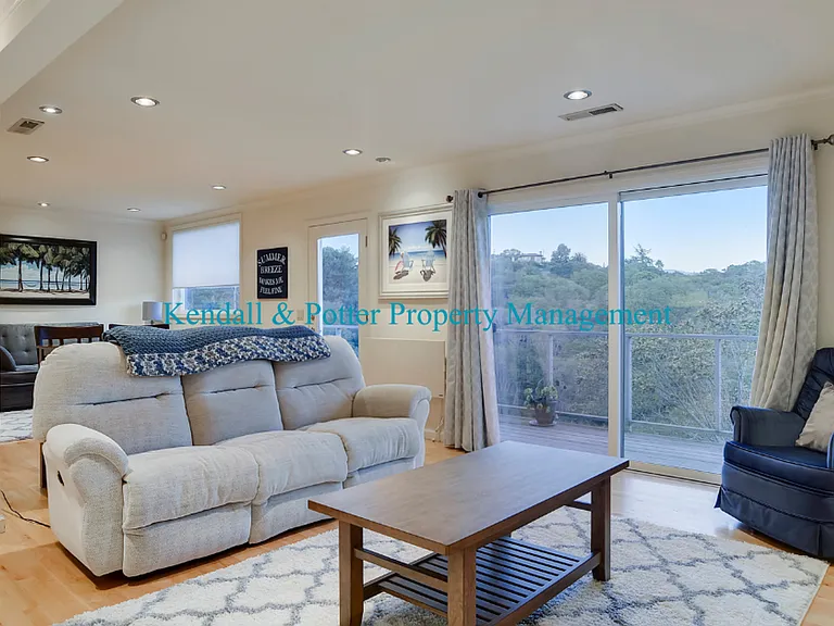 544 Cuesta Dr — Photo 14
