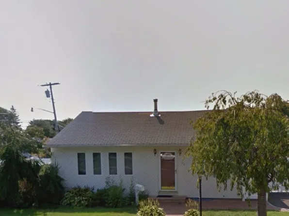 30 Jenkins Ave, North Babylon, NY 11703